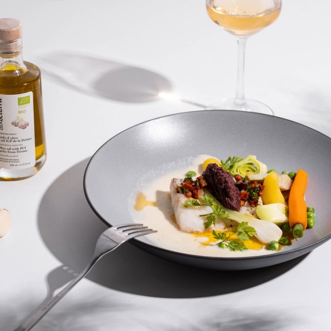 Aioli de Cabillaud chorizo Aioli doux Tapenade noire Bio E23 plat st germain meylan