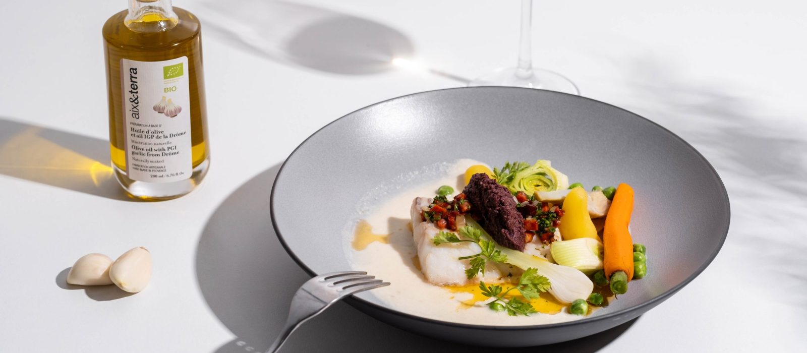 Aïoli de Cabillaud, chorizo, Aïoli doux, Tapenade noire Bio E23 plat st germain meylan